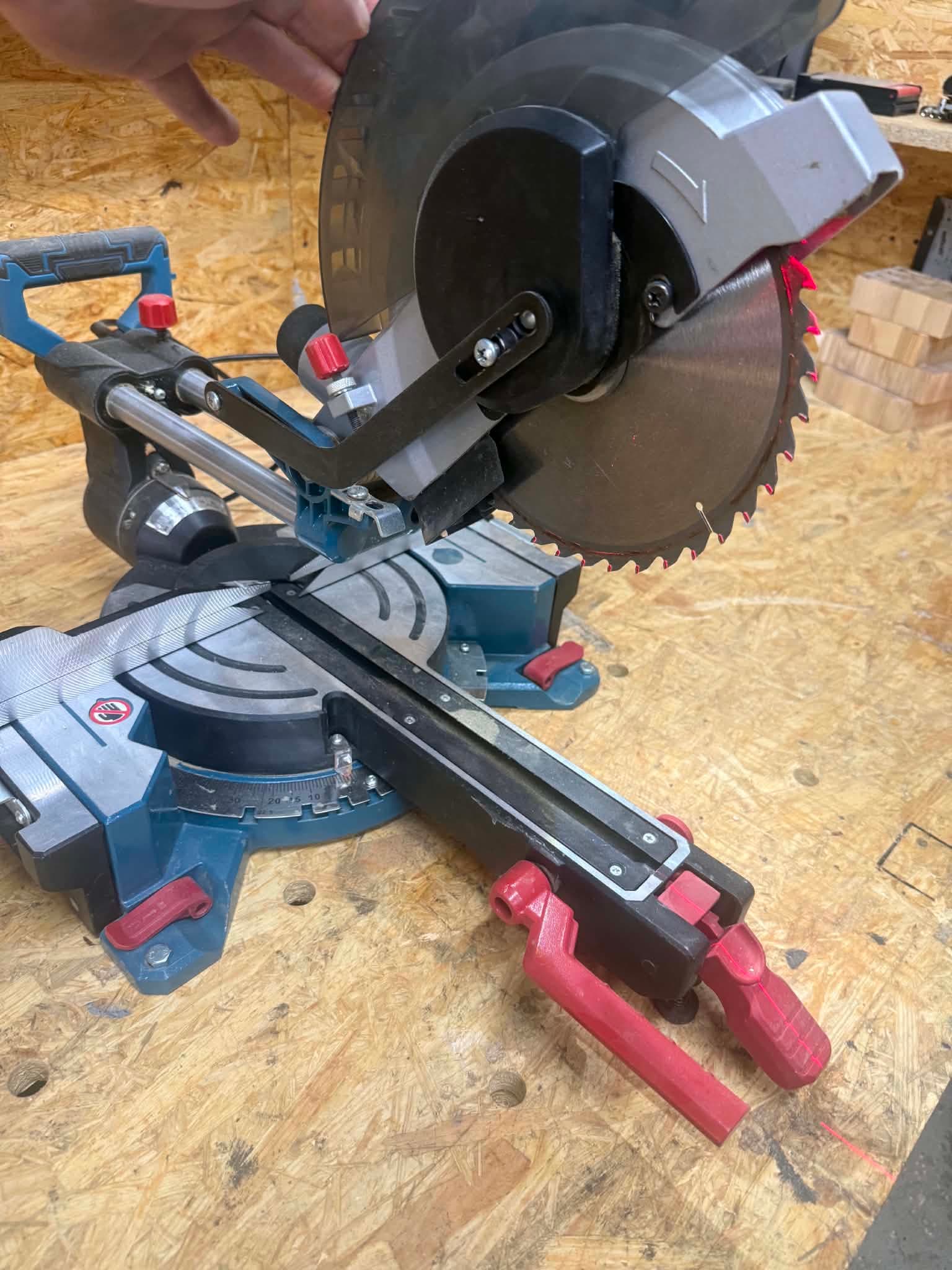 Ukośnica Erbauer tarcza 216 mm